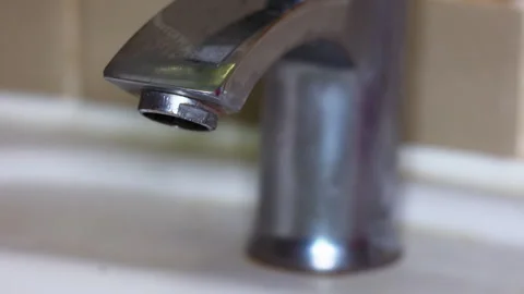 Close up of a Leaking Bathroom Faucet with Dropping Water in Slow Motion 스톡 동영상 337430256