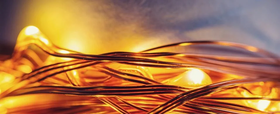 Close-up of LED Lights on a Copper Wire String Stockfoto's