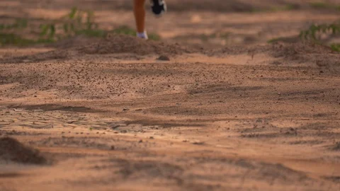Close up leg of boy running on ground in rural on light of sunset background 库存影片 129639114