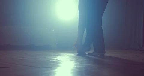 Close-up of legs of dancing couples in the smoky studio. Slow motion. Silhouette Vídeo Stock 87808649