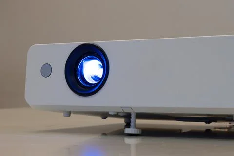 Close up the lens of the projector with light for presentation in a dark room Stock-Fotos