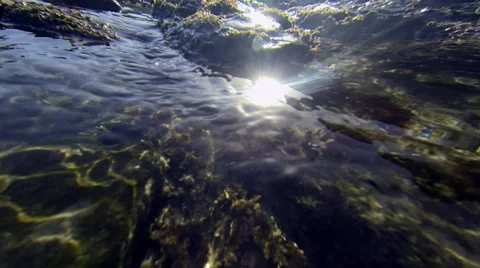 Close up on light reflecting on water Vídeo Stock 37995847