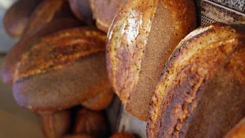 Close-up of loaves of bread standing on the table in a bakery. Vídeos de archivo 313533455