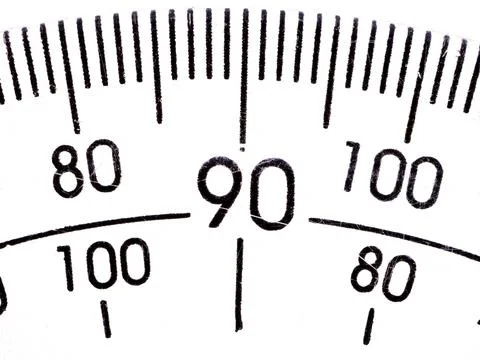 Close up macro detail of a white scale dial showing number measurements Foto stock