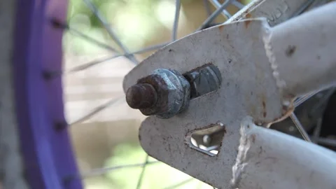 Close up macro shot of a rusty bicycle chain getting ready for a tune 스톡 동영상 313088994