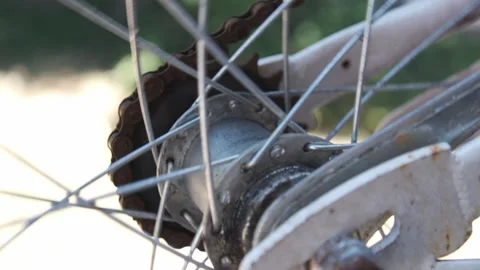 Close up macro shot of a rusty bicycle chain getting ready for a tune 스톡 동영상 313089065