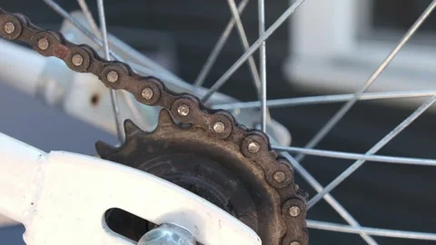 Close up macro shot of a rusty bicycle chain getting ready for a tune 스톡 동영상 313089088