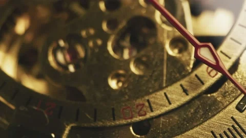 Close macro shot with slow slide of the minute handing clockwise on a hand watch Vidéo 156957634