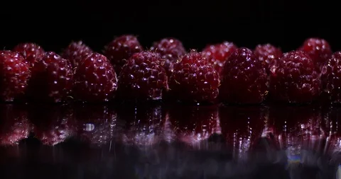 Close up macro studio light movement  along a row of fresh raspberries 스톡 동영상 114959525