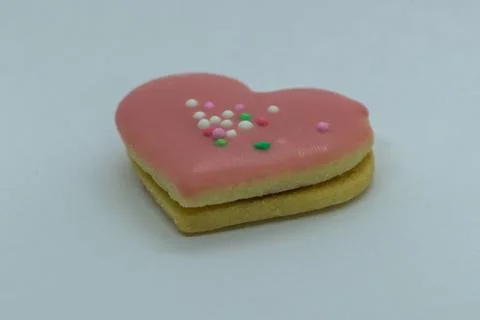 Close-up macro view of the edge of Christmas cookies in the form of a pink he Stock-Fotos
