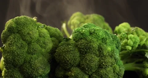 Close up macro view of ripe broccoli rotating 1 스톡 동영상 141910337