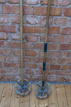 Close up macro view of very old vintage ski poles isolated. Foto stock