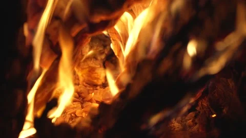 Close up macro wood burning flame ashes Video stock 171543085