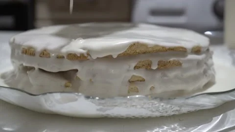 Close-up of making a sweet dessert.Multilayer cake watered and smeared with crea Video stock 107271142