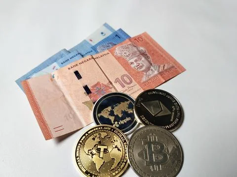 Close-up of Malaysian 1 Ringgit and 10 Ringgit banknotes with illustrations  Stock Photos