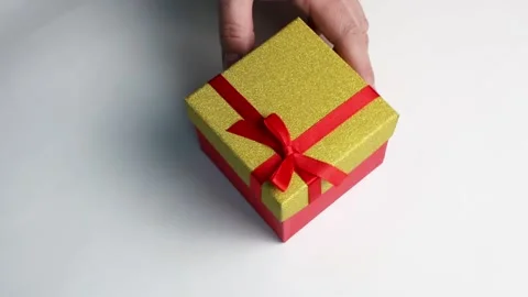 Close-up male hands open a gift box. Stock Footage 169700382
