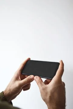 Close-up of male hands using a mobile smartphone. Phone in men's hands. Foto stock