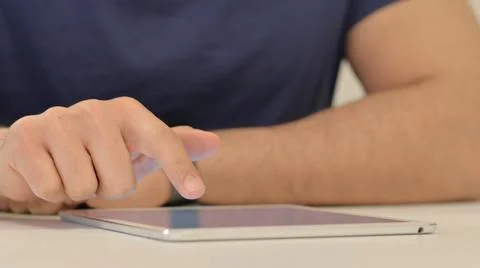 Close up of Male Hands using Tablet, scrolling Foto stock
