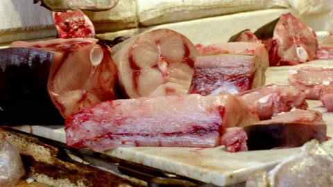 Close up of man cleaning and cutting fish in street market in catania in sicily 스톡 동영상 233732250