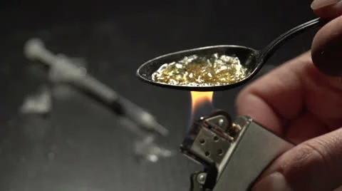 Close up of man cooking heroin Vídeo Stock 22692338