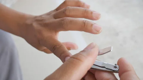 Close up of man to Cut fingernails 스톡 동영상 62310477