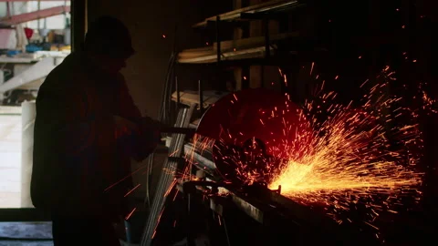 Close-up, A man cuts a metal part for a bulletproof vest from springs. homemade Vídeo Stock 178802878