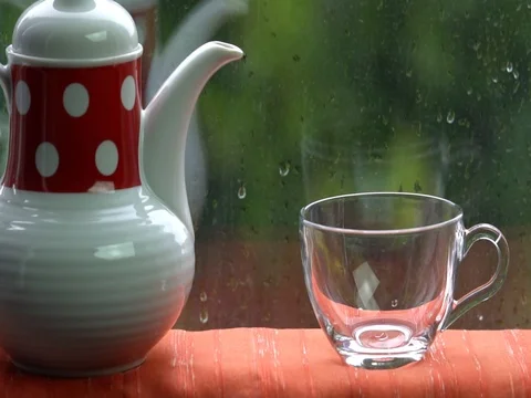 Close up of man drinking hot coffee, enjoying outdoors in caffee. Vidéo 76634709