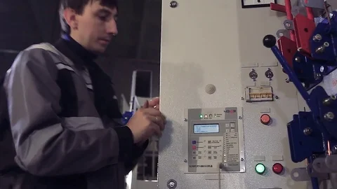 Close-up of man finishing installing electric meter. Stock-Footage 77106657