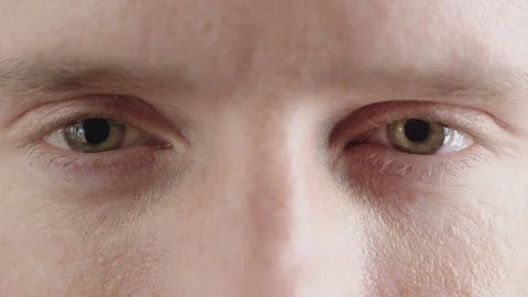 Close up of man green eyes opening caucasian male awake looking happy at camera Vidéo 91982955