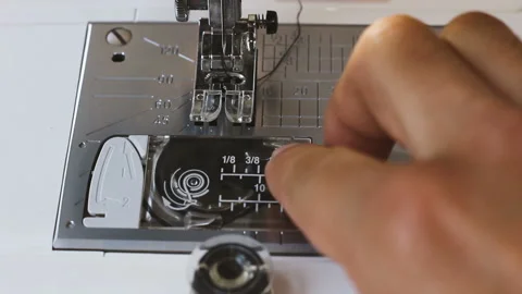 Close up of man hand setting bobbin in shuttle device of sewing machine Vídeo Stock 108177730