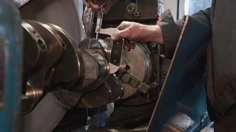 Close up of man hands checking micrometer reading after grinding crankshaft Video stock 81547052