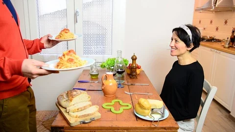 Close up of man hands preparing traditional italian food: tomato sauce for pasta 스톡 동영상 122298606