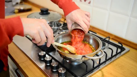 Close up of man hands preparing traditional italian food: tomato sauce for pasta 스톡 동영상 122300265