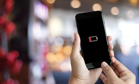 Close up man hands using smart phone battery low charged battery screen Stock-Fotos