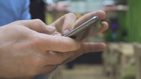 Close up on man hands writing sms, chatting on social media smartphone 库存影片 73077603