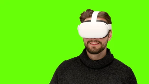 Close up of man in latest modern white oculus quest 2 vr ar headset Vídeo Stock 151258252