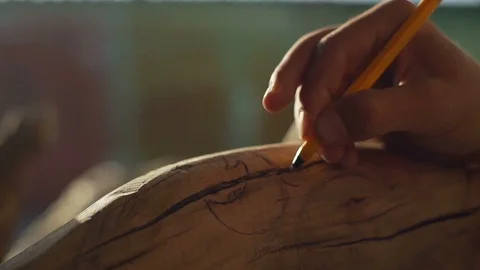Close up man make a design for wood carving rapid slow motion Vídeo Stock 81059906