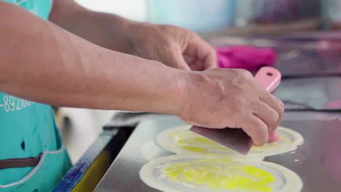Close up man making thai local pancake with sausage100fps Vídeos de archivo 156172273