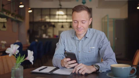 Close-up a man with a mobile phone is engaged in online banking, buys on the Video stock 159595061