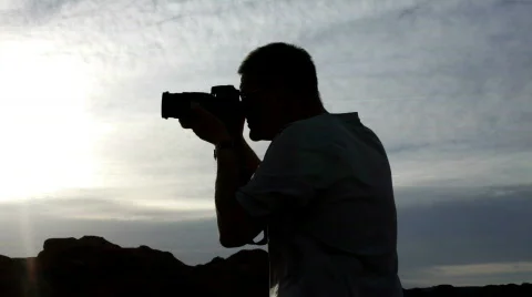 Close up of Man photographing in Mountain Vídeos de archivo 701475