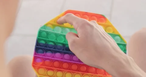Close up of man playing popit toy. Vidéo 158322988