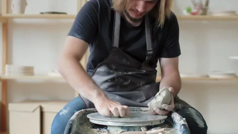 Close up of man prepare clay to make a pot in studio Video stock 143616164