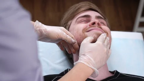 Close-up of a man preparing for beard waxing. Vidéo 149312072