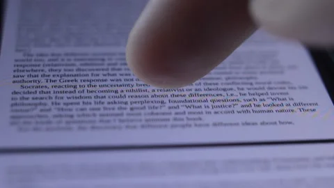 Close-up man read a e-book on his amazon kindle. ebook reader on phone Stock-Footage 204843545