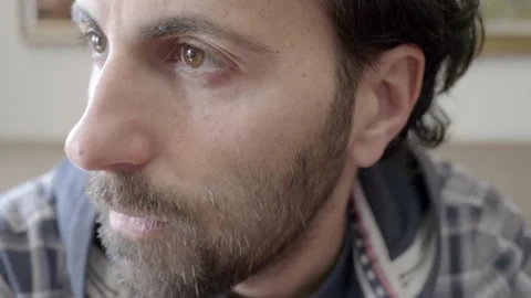 Close-up man reflects and thinks. 库存影片 154584801