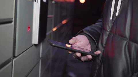 Close up man scans QR Code on mobile smartphone for opening box with him Video stock 226999252