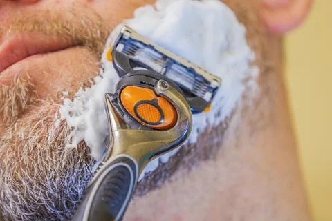 Close Up Man Shaving Beard Fotos de archivo