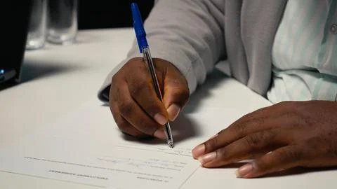 Close up of a man signing work contract with human resources manager Foto stock