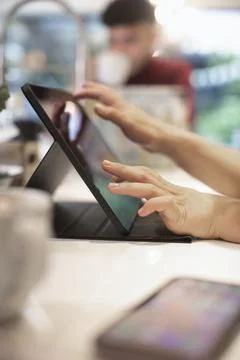 Close up man using digital tablet Foto stock