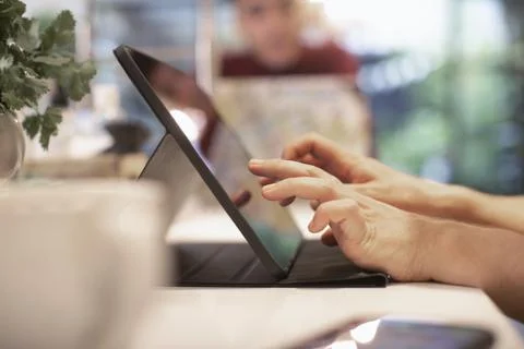 Close up man using digital tablet Foto stock